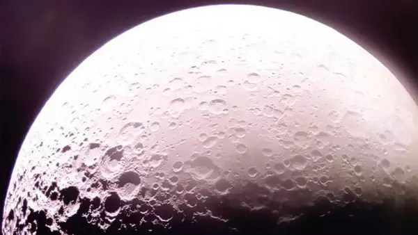 Это нужно видеть. NASA опубликовало потрясающее видео Луны с орбиты