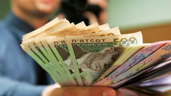 Официальная зарплата украинцев выросла: сколько платили в 2024 году