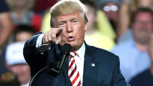 Трамп угрожает увольнением федеральным служащим из-за дистанционной работы