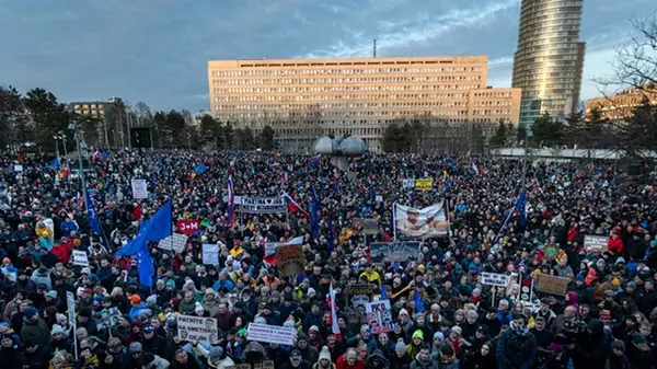 В десятках городов Словакии прошли антиправительственные протесты