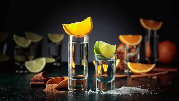 Не только соль и лайм: с чем еще можно сочетать текилу