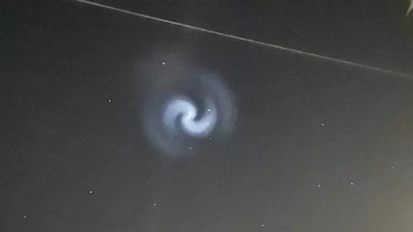 Украинцы увидели в небе необычные спирали