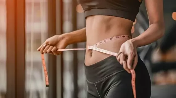 Сжигает калории, как пробежка: ученые нашли гениальный способ похудения прямо дома