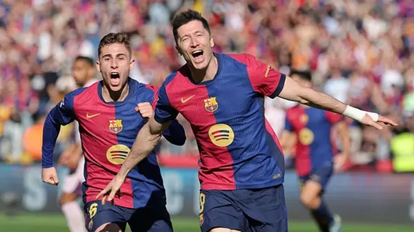 Барселона с дублем Левандовски разгромила Жирону