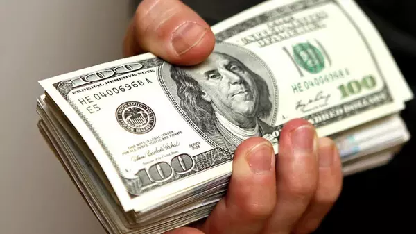 Сколько будут стоить 100 долларов в Украине: прогноз банкира до 6 апреля