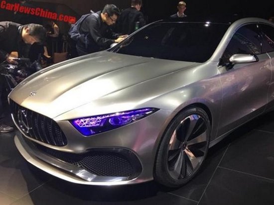 Компания Mercedes представила прототип нового седана