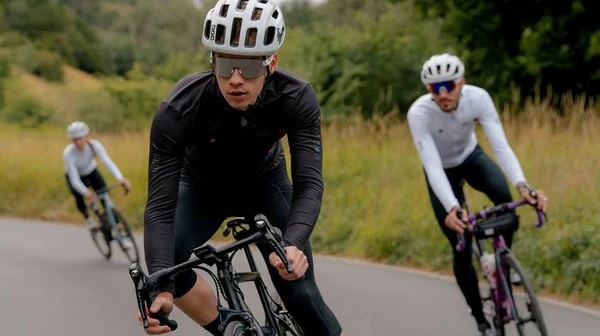 Какую одежду стоит выбирать для прогулок на велосипеде