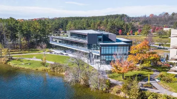 Лучшие колледжи Канады 2025: куда поступить иностранному студенту?