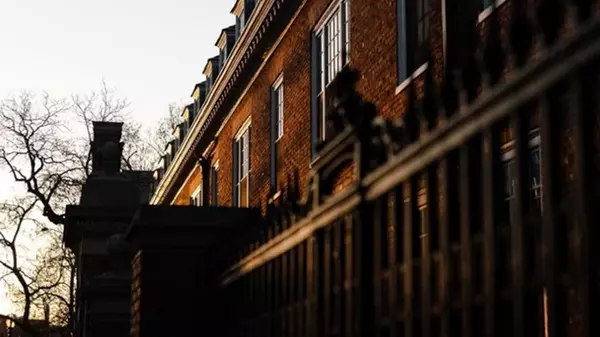 Гарвард подал в суд на Трампа из-за заморозки финансирования