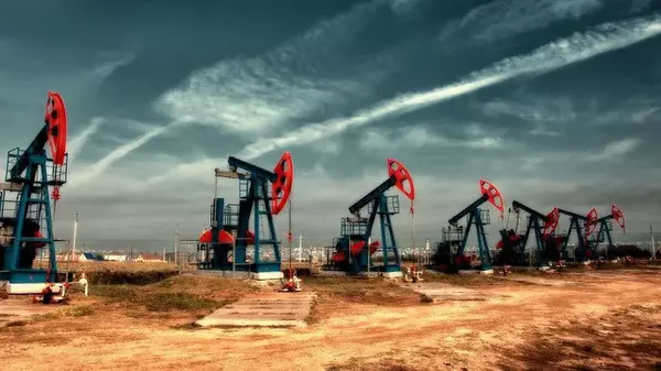 Цены на нефть начали расти после стремительного падения, — Reuters