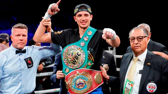 Официально: чемпион WBO в первом среднем весе лишился титула