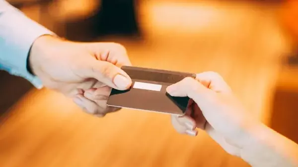 Как быстро оформить дебетовую карту без лишних вопросов и сложностей