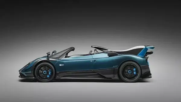 В производство вернули знаменитый итальянский суперкар 2000-х с двигателем Mercedes (фото)