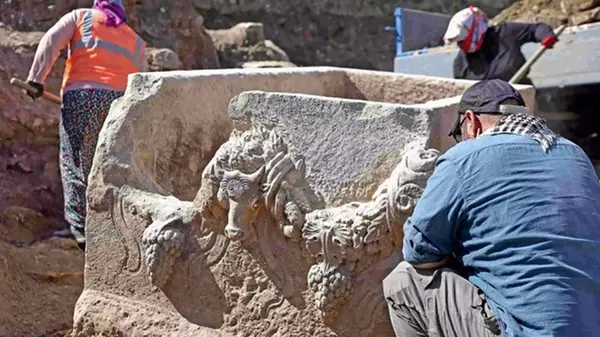 В турецком «Городе гладиаторов» обнаружили 2000-летний саркофаг (фото)