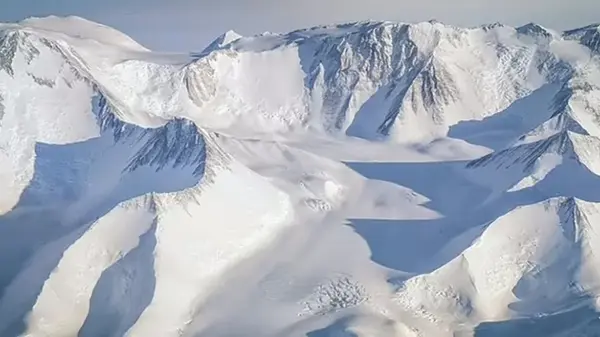 В Антарктиде скрыта загадочная структура возрастом 500 млн лет: никто не видел ее ранее (фото)