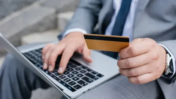 Банки срежут лимиты: сколько можно будет перевести по карте с 1 июня