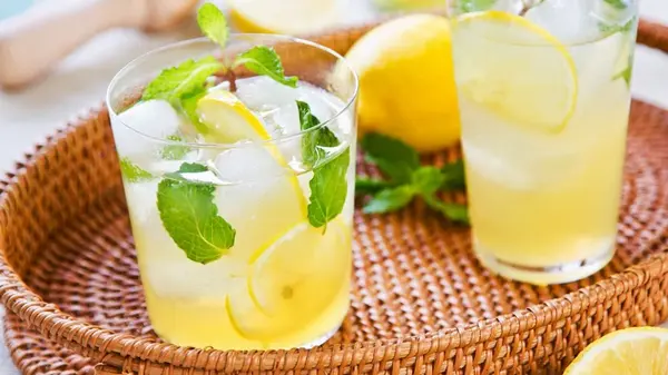 Разница между тониками, лимонадами и содовой