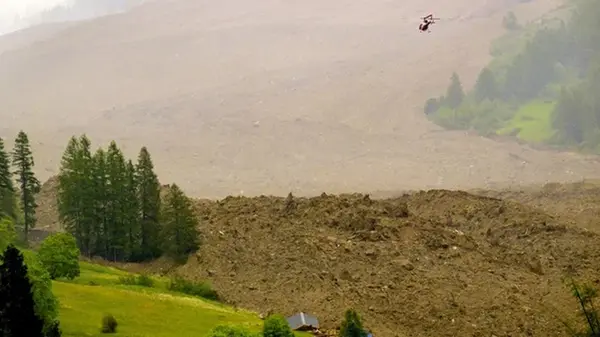 В Швейцарии массовое обрушение «похоронило» часть села