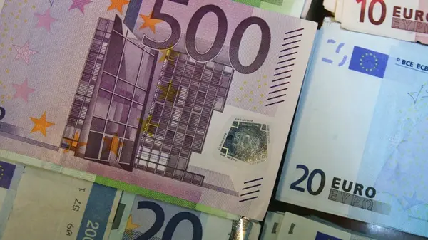 НБУ снизил курс доллара и поднял евро до 47 гривен