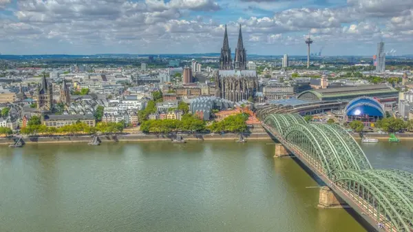 Самая масштабная эвакуация с 1945 года: центр Кельна опустел из-за трех старых бомб