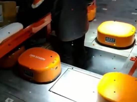 Китайская судоходная компания заменила своих рабочих роботами (видео)