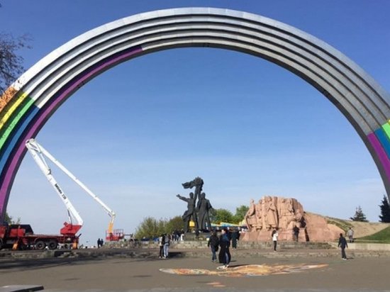 Киев встретит Евровидение-2017 с аркой в цветах радуги