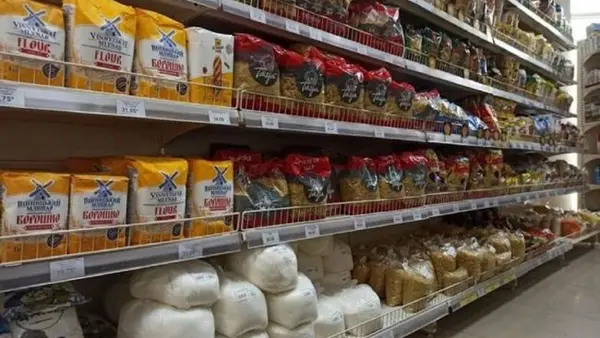 В украинских магазинах могут быть опасные крупы: как не купить яд
