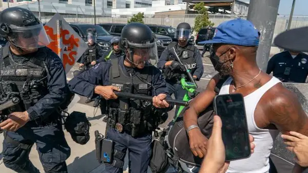 Трамп наращивает давление: в Лос-Анджелес направляют 700 морпехов из-за протестов