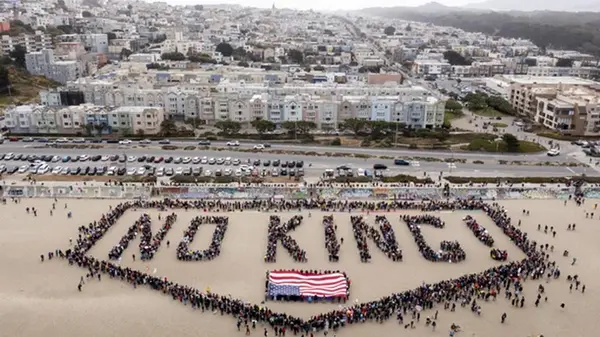 В США в день рождения Трампа проходят протесты