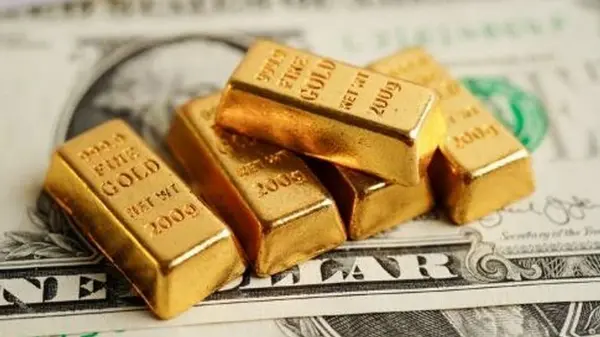 Золото вытесняет доллар из резервов центральных банков по всему миру