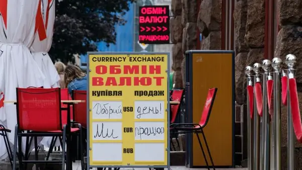 Доллар дорожает, евро дешевеет: обменные пункты выставили новые курсы валют