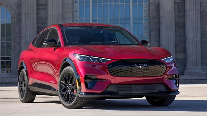 Ford отзывает почти 200 тысяч электромобилей из-за риска блокировки дверей