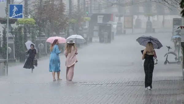 Жары не будет: синоптик предупредила о грозах, дождях и сильном ветре