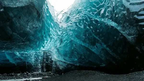 Из глубин Антарктиды ученые зафиксировали неизвестные радиосигналы