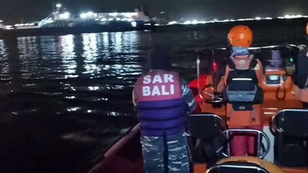 У берегов Бали затонул пором с 65 людьми (фото)
