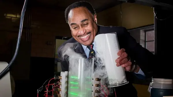 Путешествовать в прошлое можно: физик создал «машину времени», но не все так просто