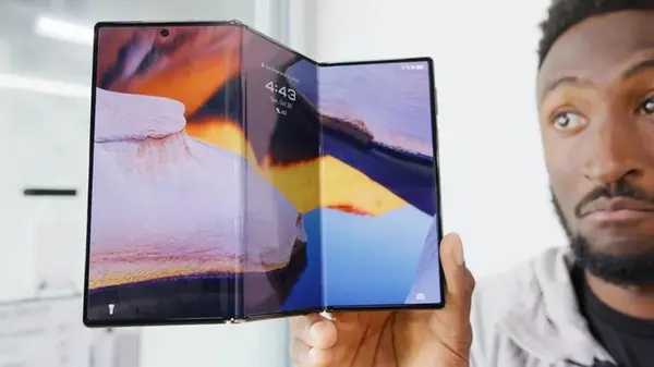 Первый складывающийся втрое смартфон Samsung уже на подходе: что о нем известно