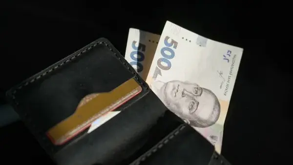 Зарплата для расчета пенсий в Украине превысила 20 тысяч гривен