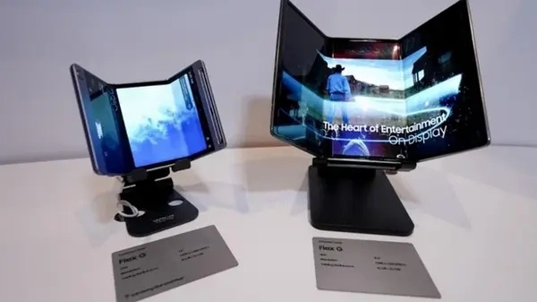 Samsung по ошибке показала свой складывающийся втрое смартфон раньше времени