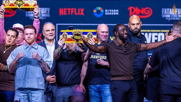 Легенда бокса дал совет Кроуфорду перед боем с Канело