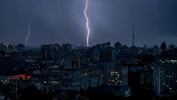 Непогода начнется ночью: где ввели повышенный уровень опасности