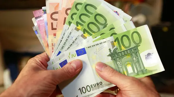 Подходящее ли сейчас время покупать доллар: эксперты дали украинцам советы