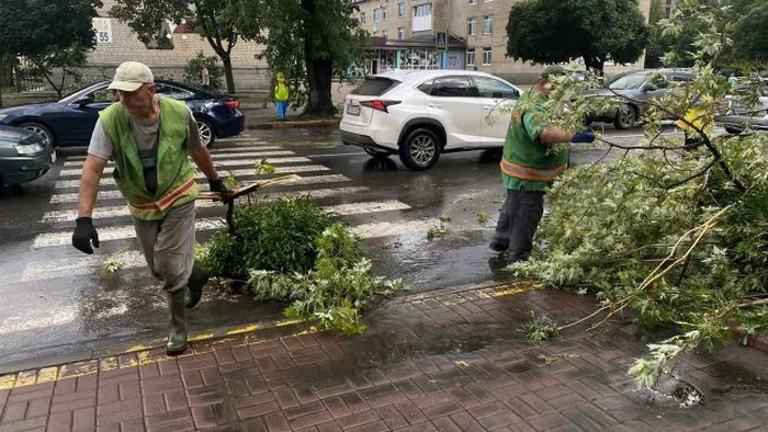 Павлоград накрыл сильный ливень с градом: город затопило