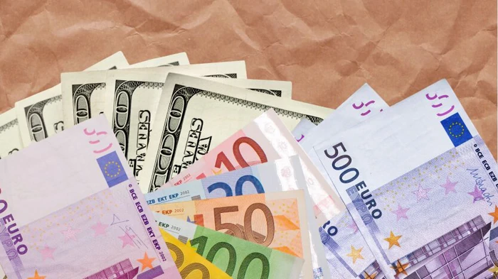 НБУ поднял официальный курс доллара