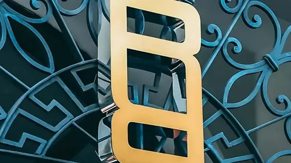 Range Rover показал новый логотип