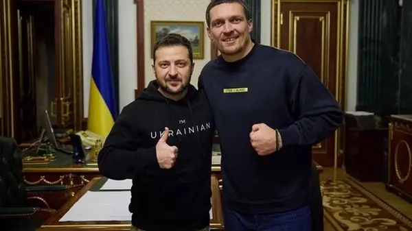 Зеленский поздравил Усика с победой в реванше