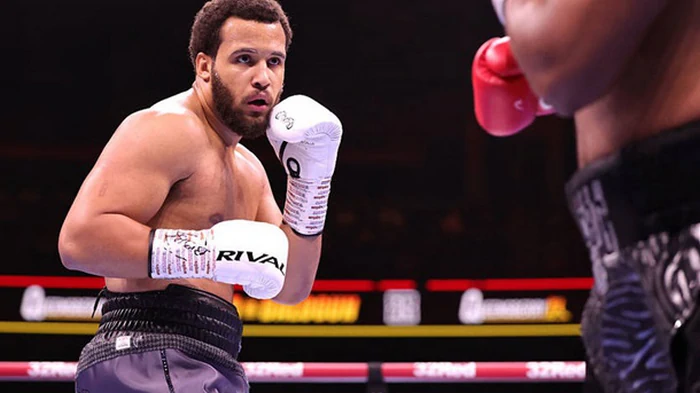 Британский боксер поделился смелым прогнозом на поединок Итаума — Уайт