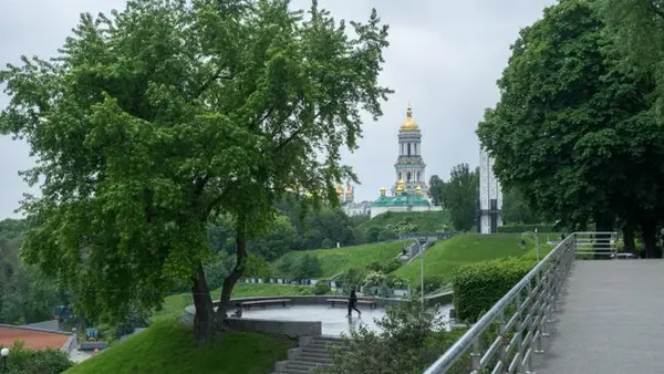 Когда в Украине усилится жара, а потом резко похолодает: синоптик назвала даты