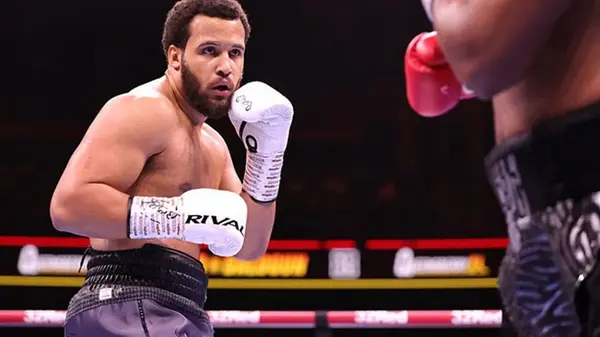 Британский боксер поделился смелым прогнозом на поединок Итаума — Уайт