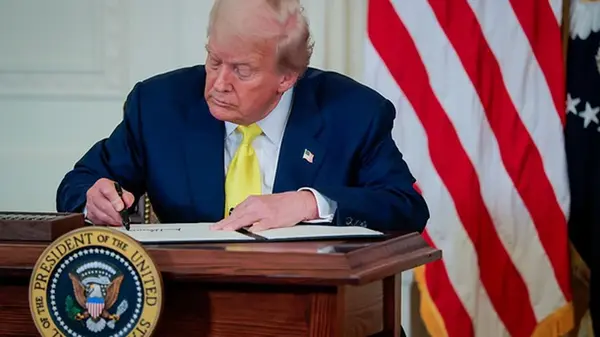 Трамп продлил чрезвычайное положение для сдерживания технопрогресса Китая